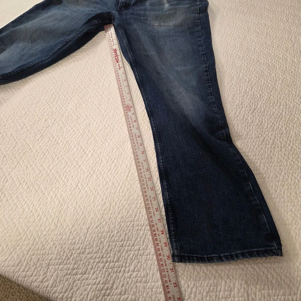Levis measurements waist